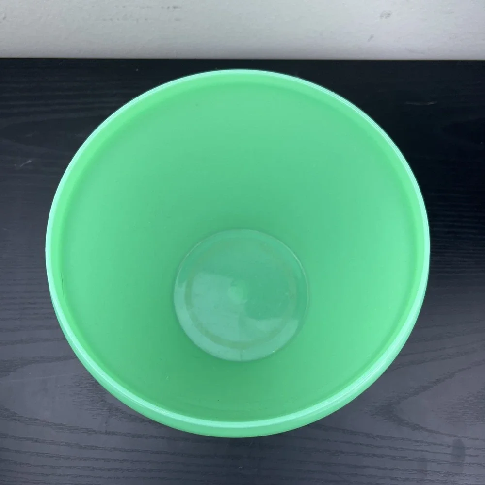 Vintage Tupperware Crisp-It #679-9 Jadite Lettuce Keeper Crisper No Lid No Spike
